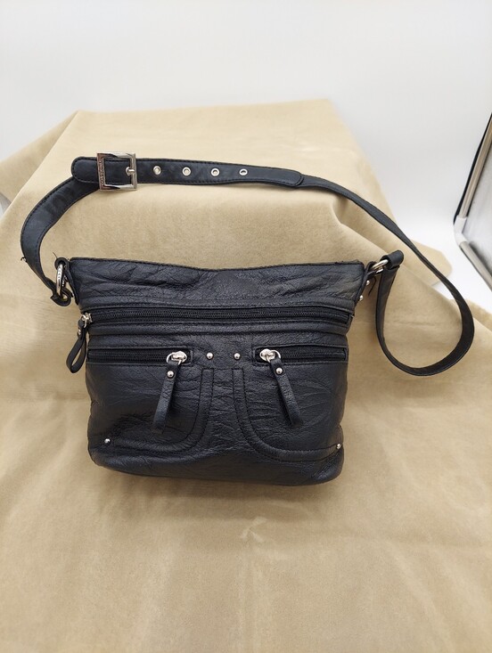 Stone Mountain Accessories Handbags - Stone Mountain Black leather purse